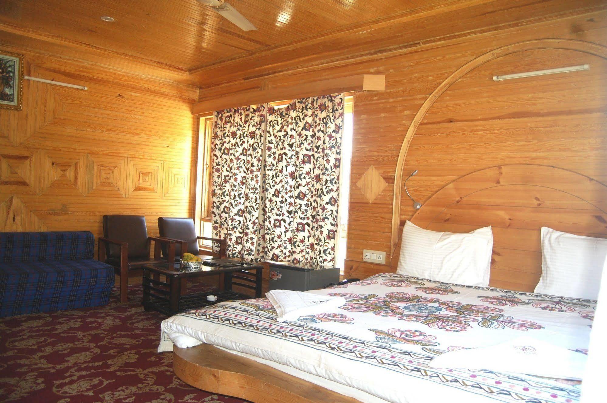 Hotel Paradise Inn Пахалгам Экстерьер фото